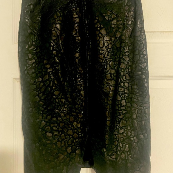 Black vintage leather skirt by Easy Peasy - Picture 2 of 3